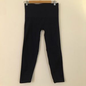 Spanx Look at Me Now Seamless Shapewear Black Cropped Leggings Womens